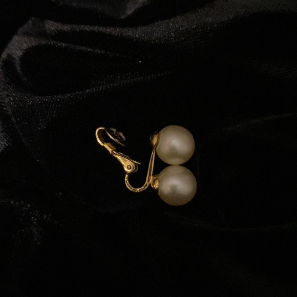 4 for $20 TRIFARI Clip On Double Pearl Earrings - Picture 5 of 5